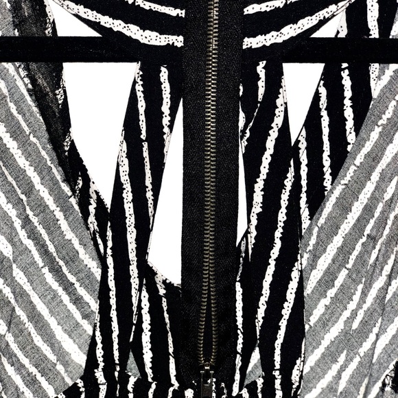 Vertical Stripe Romper w/Pockets (3 for $10) - Picture 7 of 8